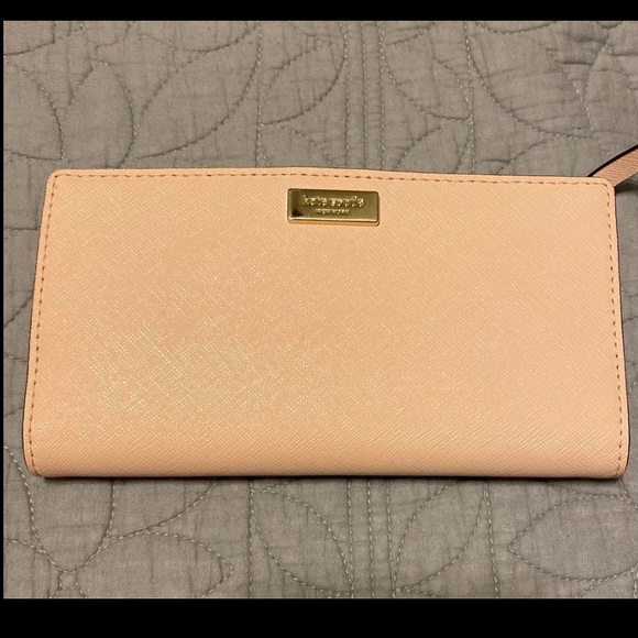 ♠️♠️ Kate Spade Wallet ♠️♠️ - Picture 1 of 3